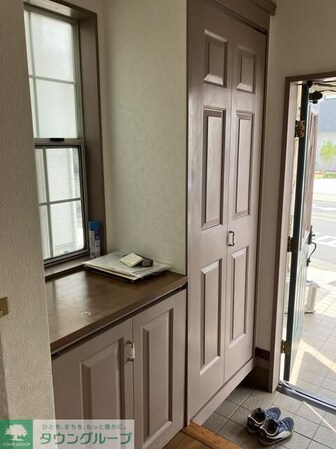 陽光の射す賃貸戸建ての物件内観写真